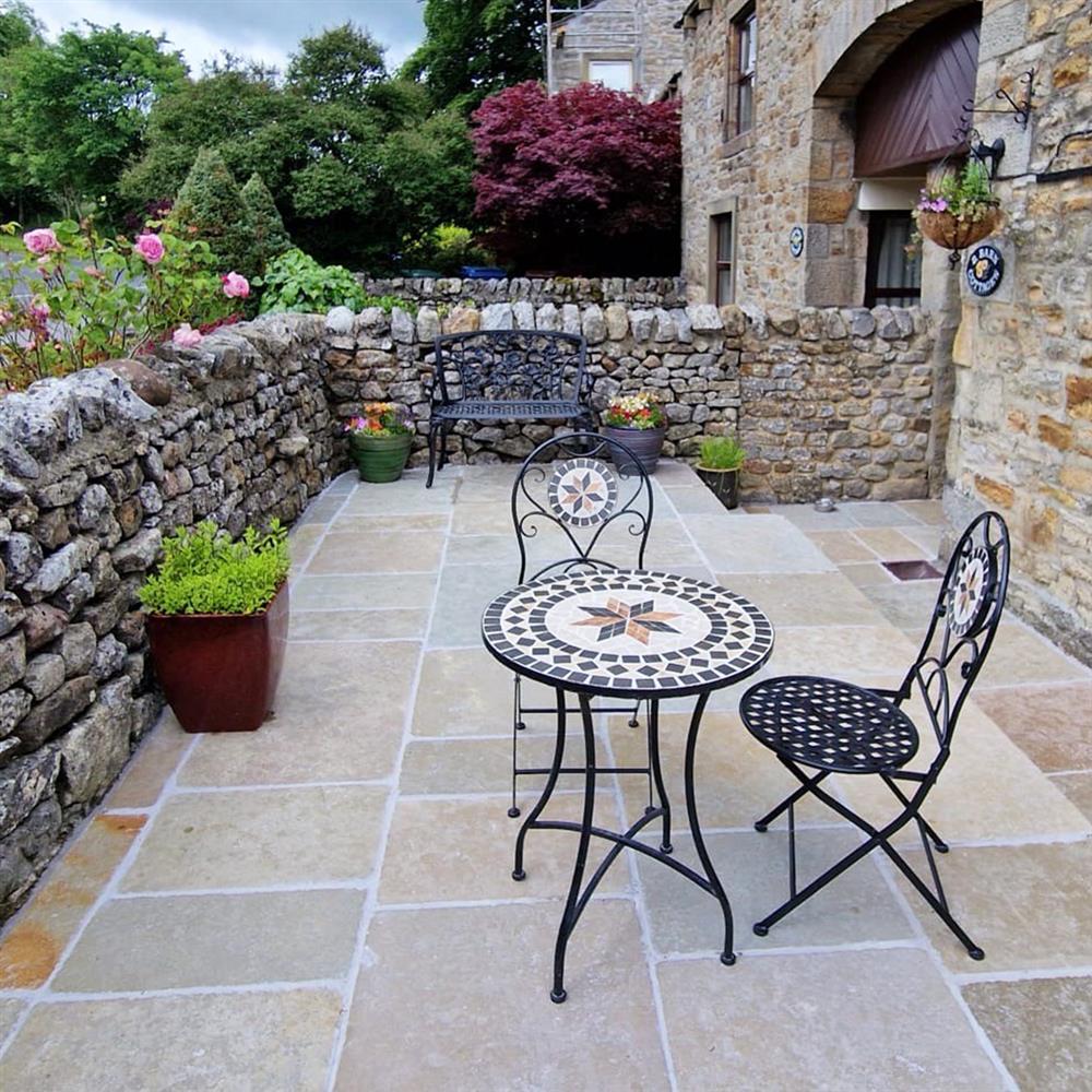 Cottagecore garden trend with natural stone paving